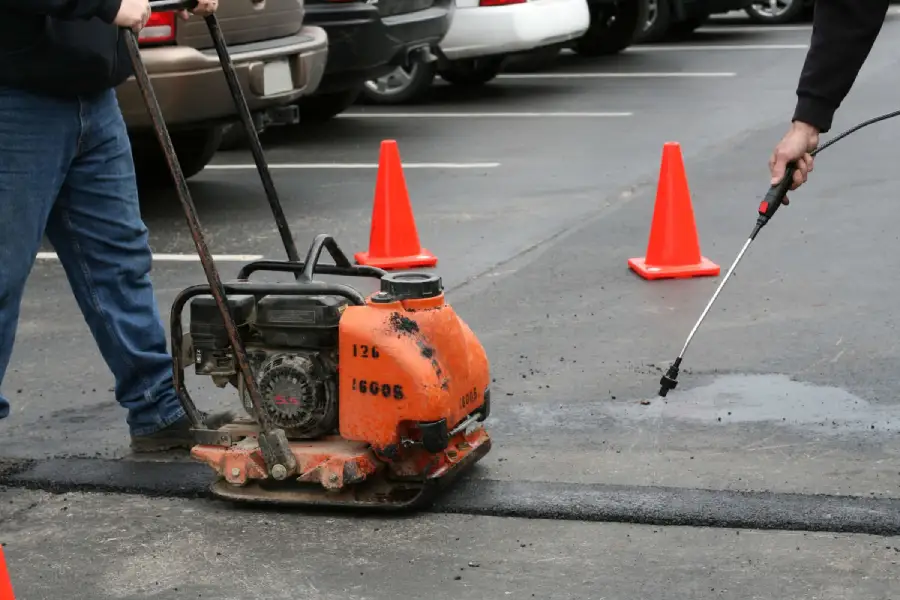 Key Signs Your Asphalt Needs Sealcoating Maintenance in Waleska, GA